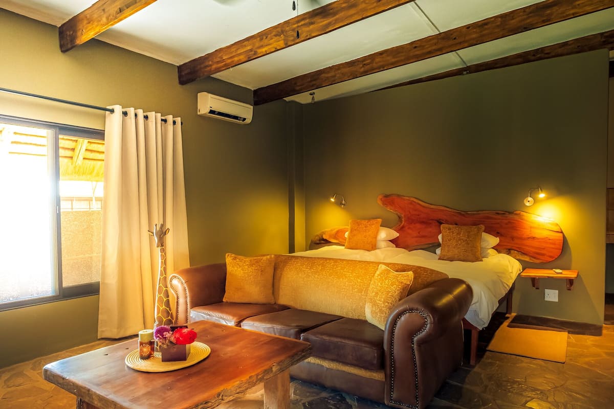 Room, Garden Area