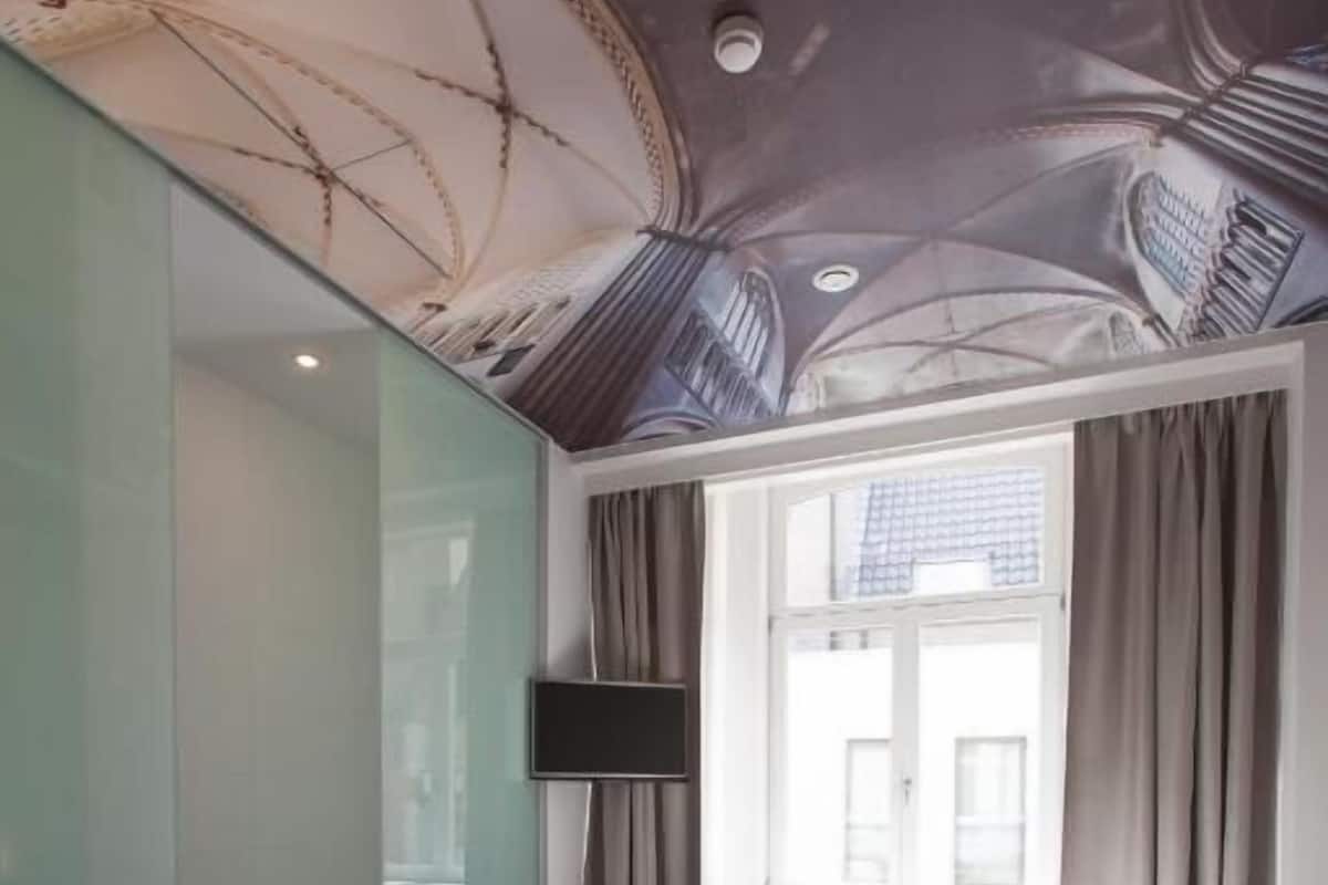 Quarto casal luxo | Cofres nos quartos, individualmente decorados, cortinas blackout