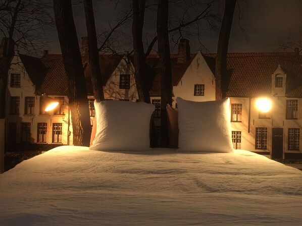 In-room safe, individually decorated, blackout curtains, free WiFi - Hotel Marcel (Bruges)