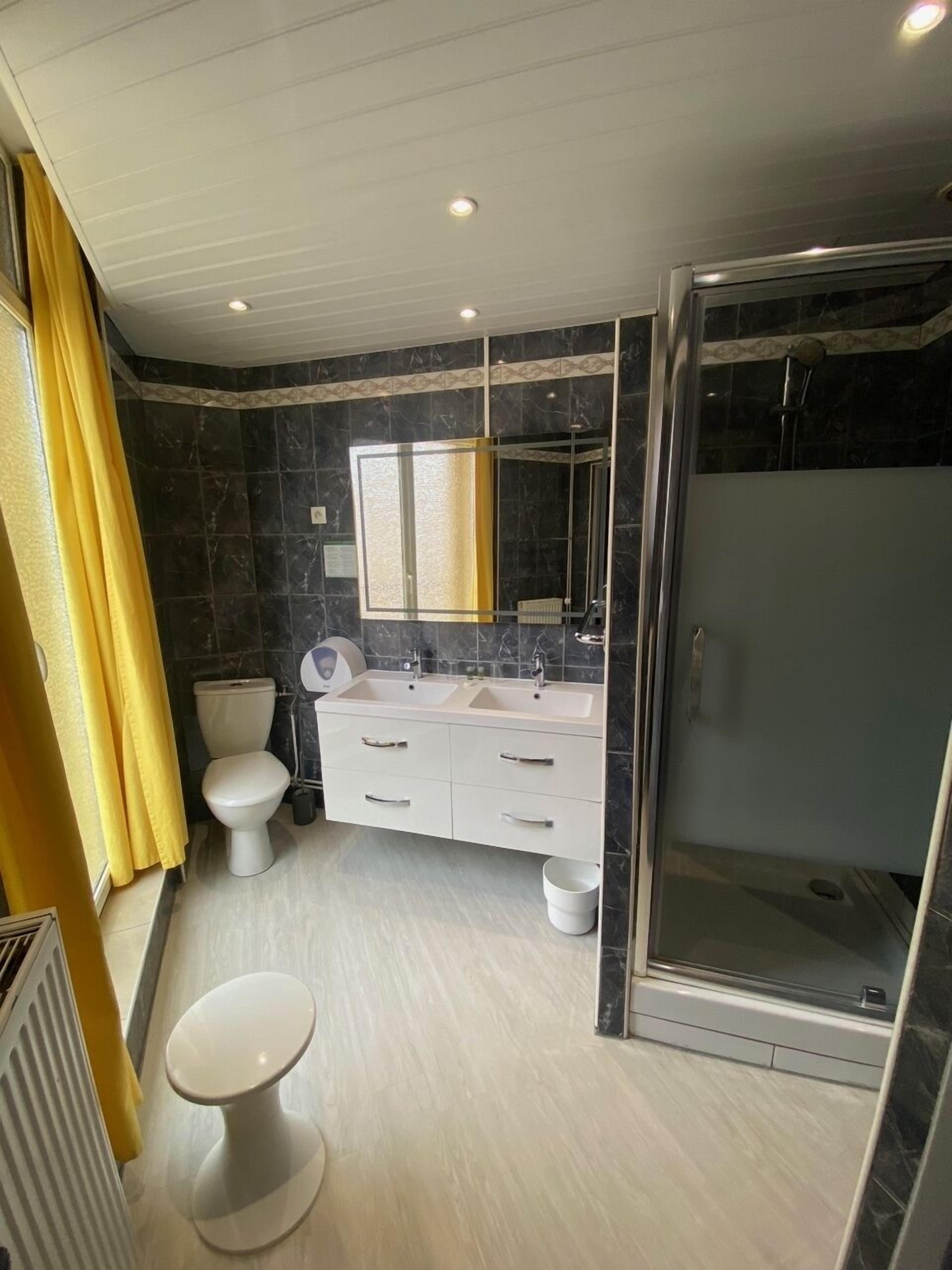 family quadruple room | bathroom | free toiletries, hair dryer, towels