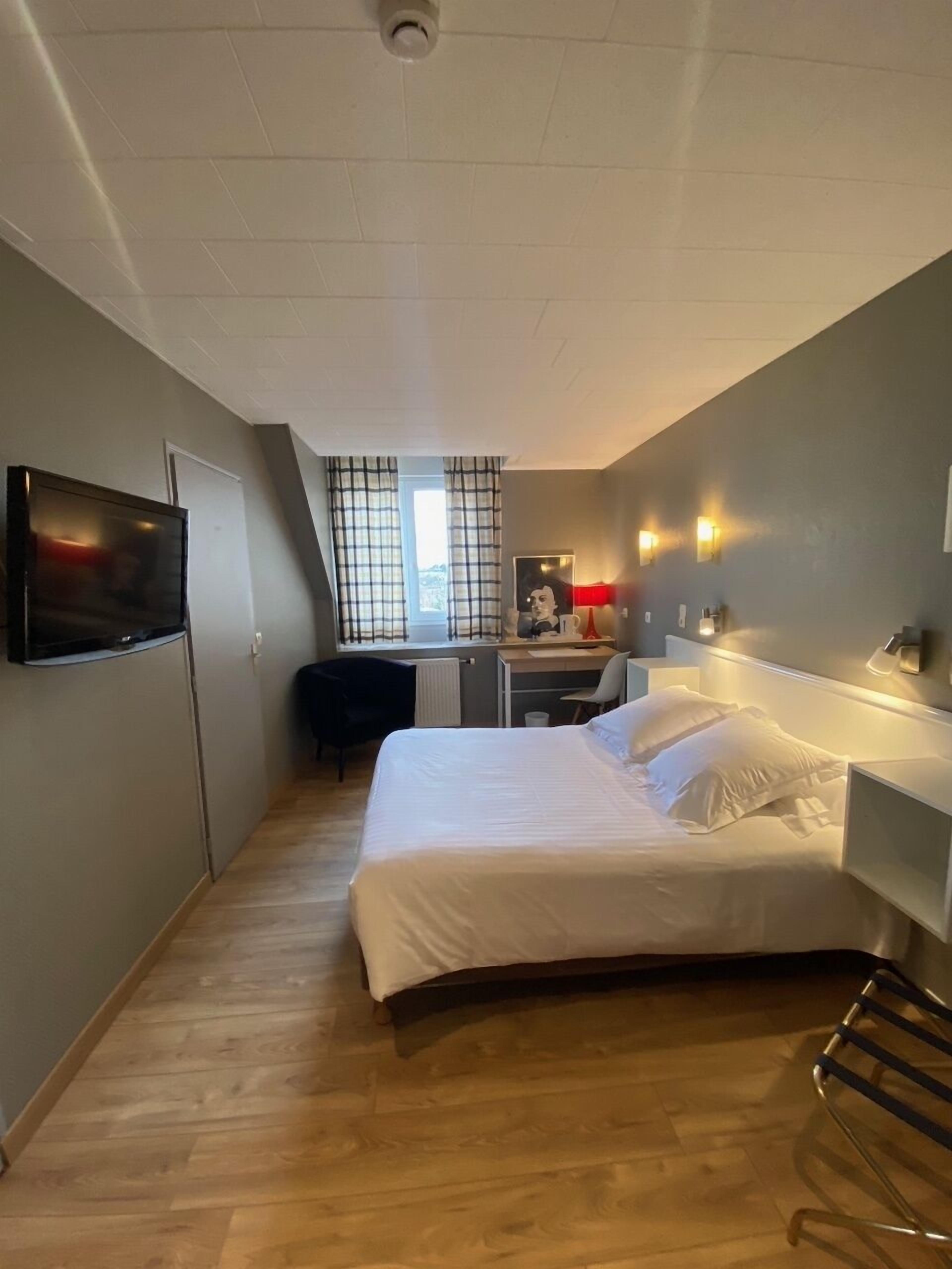 comfort double room (large) | individually decorated, desk, blackout curtains, soundproofing