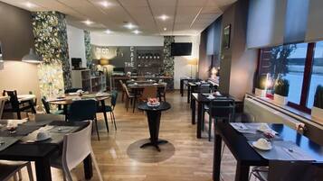 Dagelijks ontbijtbuffet (EUR 9.8 per persoon)