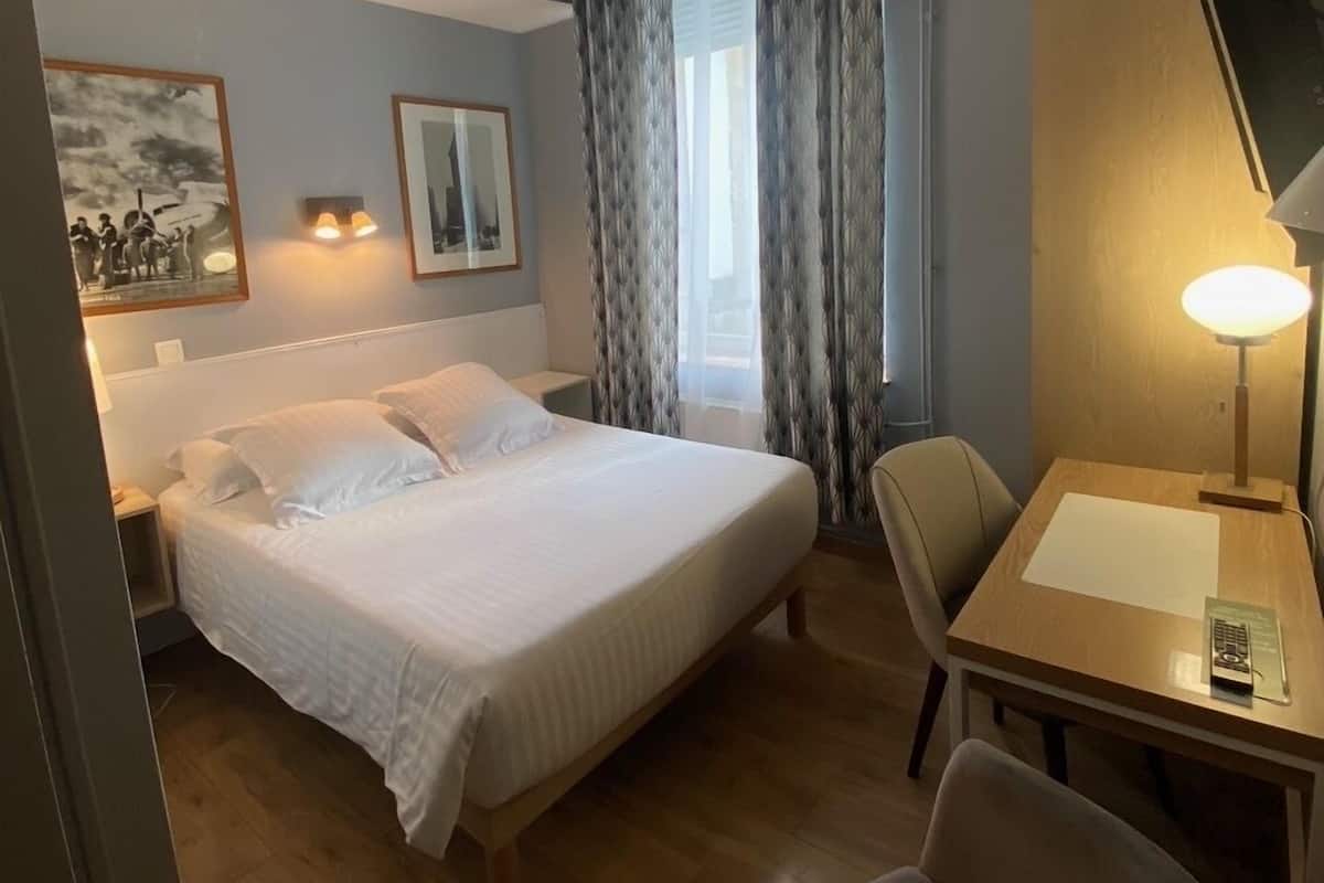 Dobbeltrom – comfort (Large) | Skrivebord, blendingsgardiner, lydisolert og barnesenger