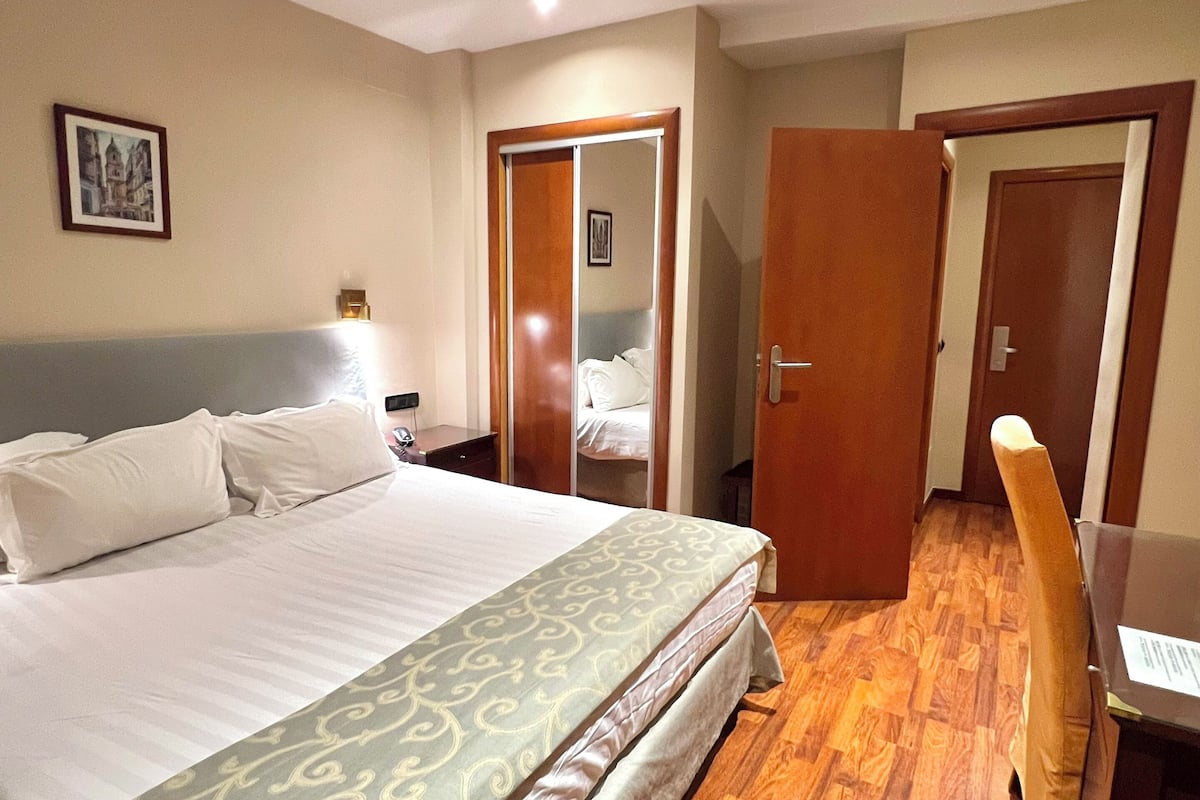 in-room safe, desk, soundproofing, rollaway beds