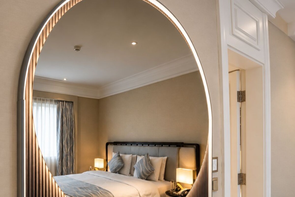 Premium bedding, in-room safe, desk, soundproofing