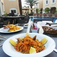 Breakfast, lunch, dinner served; pool views 