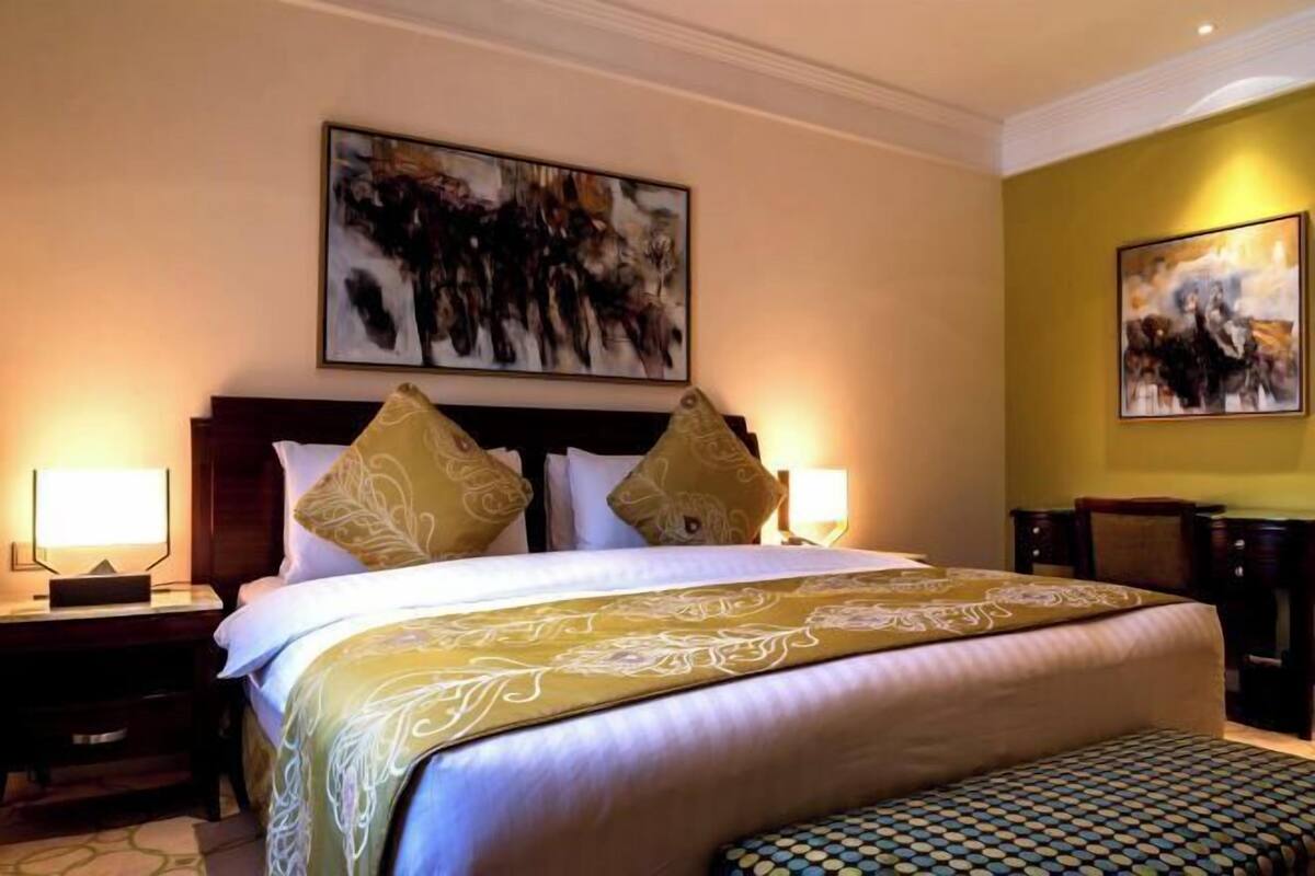 Hochwertige Bettwaren, Zimmersafe, Schreibtisch, schallisolierte Zimmer