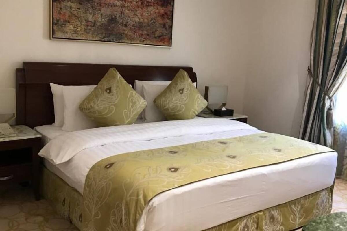 Hochwertige Bettwaren, Zimmersafe, Schreibtisch, schallisolierte Zimmer