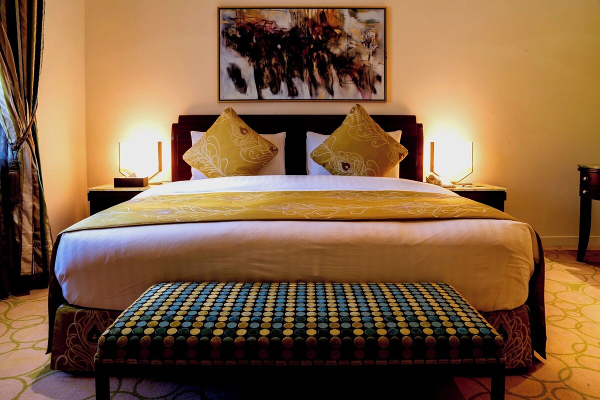 Villa | Premium bedding, in-room safe, desk, soundproofing