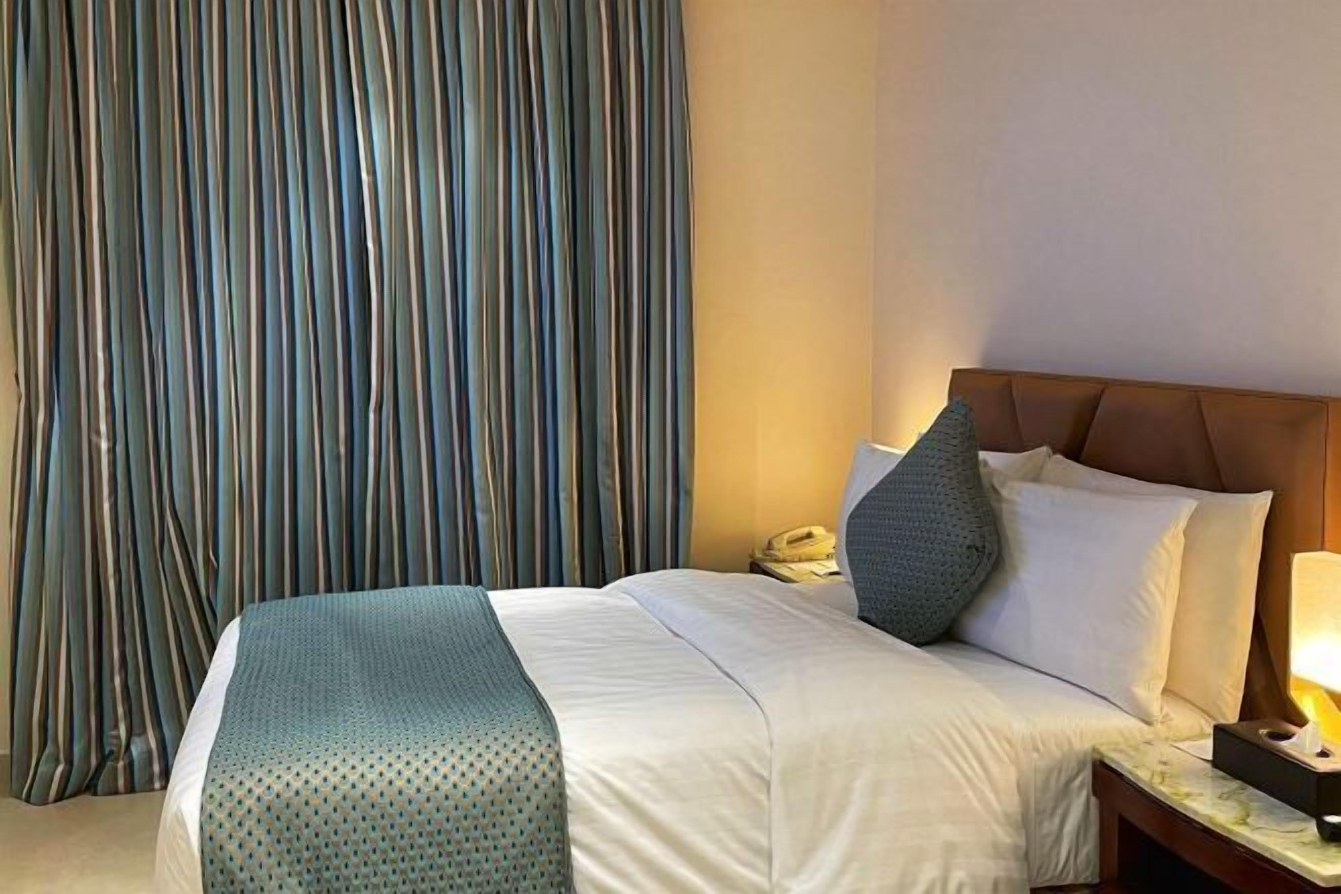 Literie de qualité supérieure, coffres-forts dans les chambres, bureau