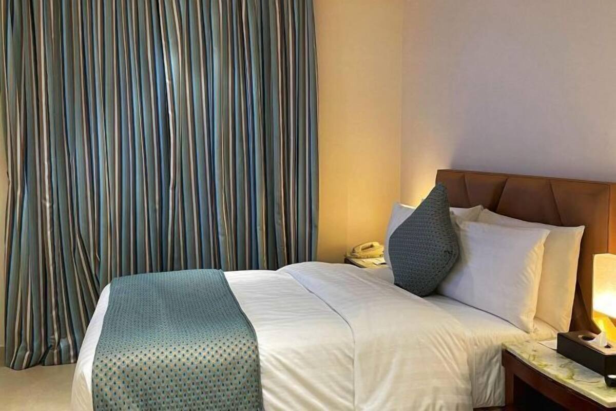 Hochwertige Bettwaren, Zimmersafe, Schreibtisch, schallisolierte Zimmer