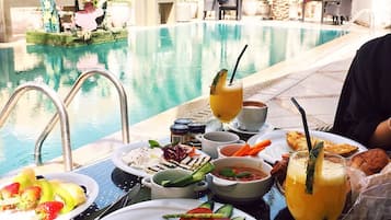 Se ofrece un desayuno completo todos los días (por un coste adicional)