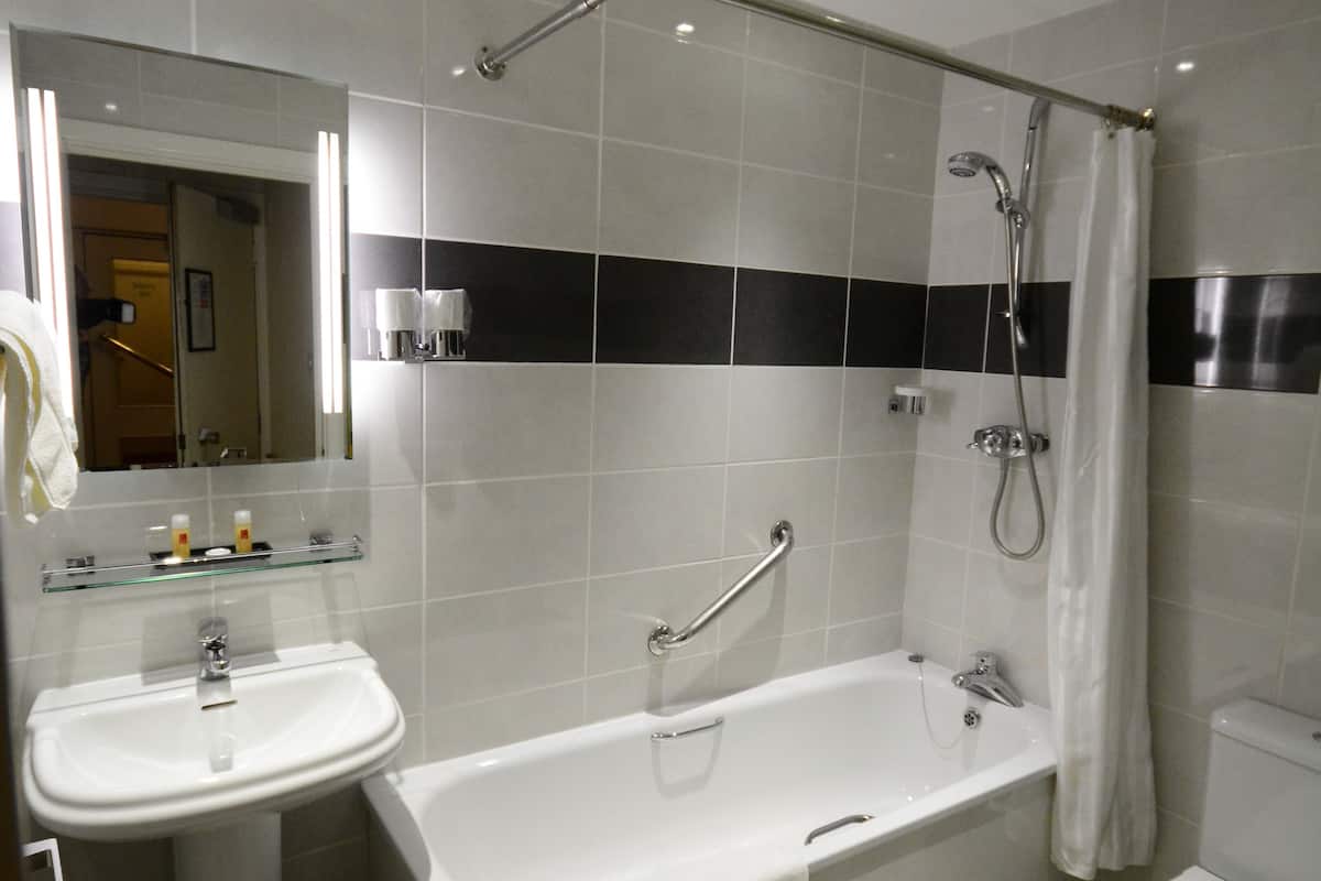 combined shower/bathtub, designer toiletries, hair dryer, towels