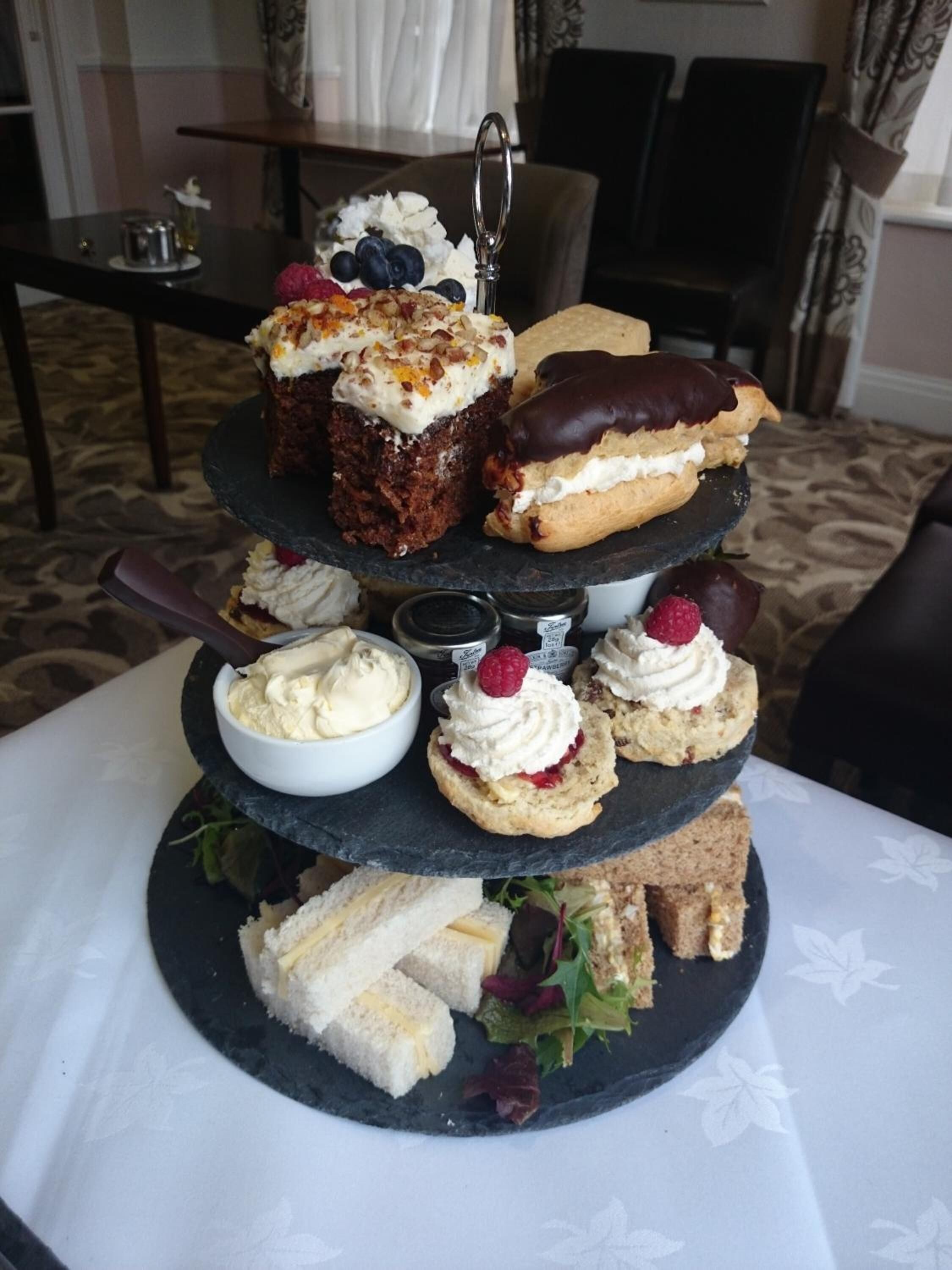 2 restaurants, breakfast, lunch, dinner served; british cuisine