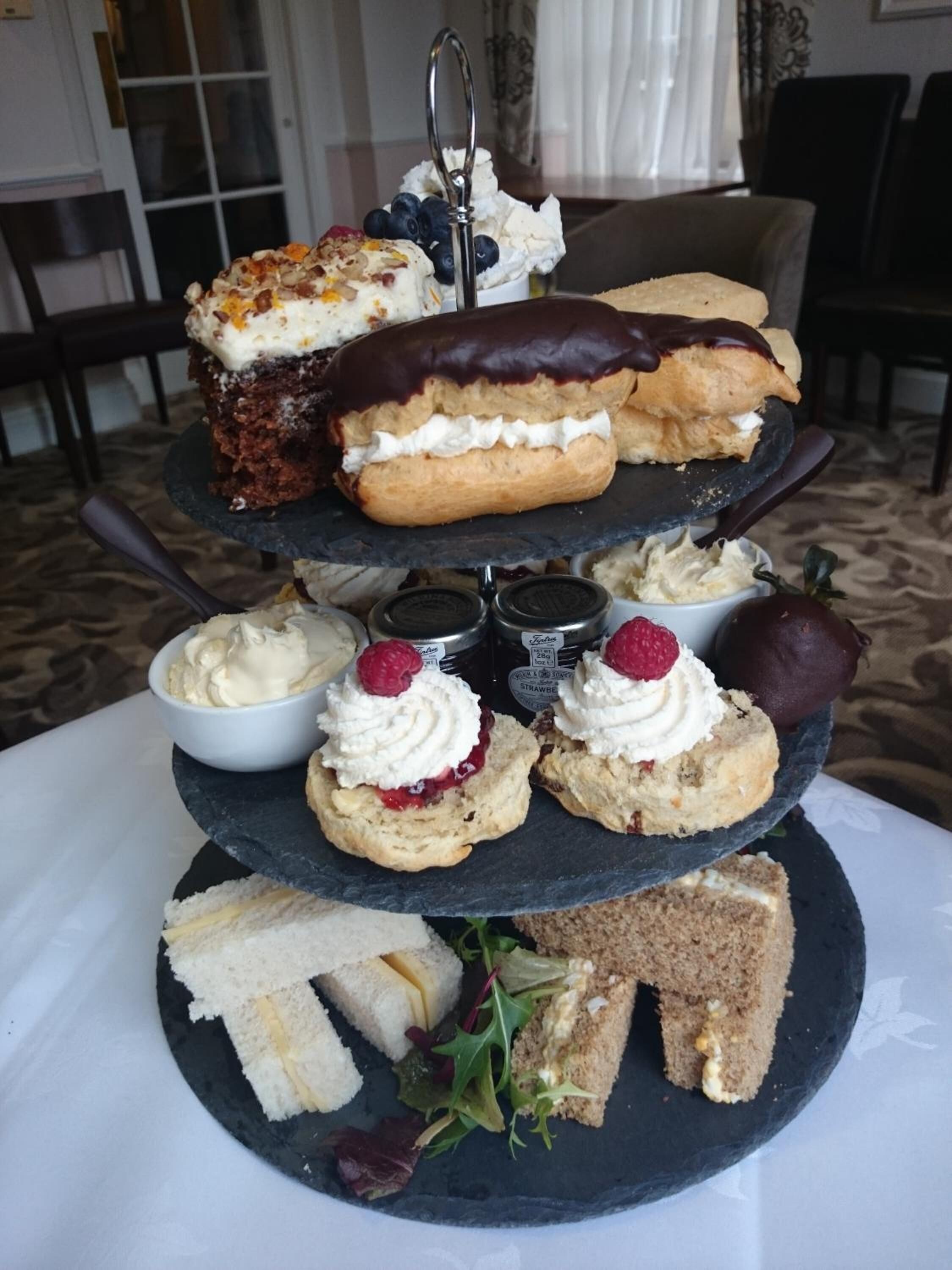 2 restaurants, breakfast, lunch, dinner served; british cuisine