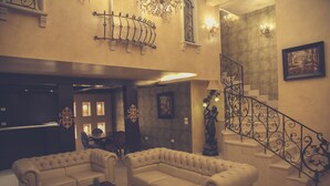 Luxury Duplex | Living area | LCD TV - Queen's Suite Hotel (Beirut)