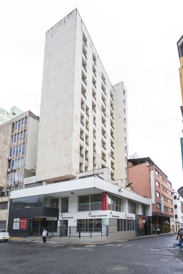 Front of property - Hotel Americana (Cali)