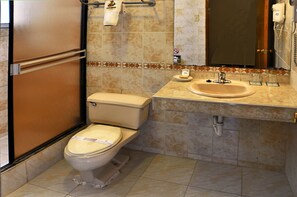 Regadera tipo lluvia, amenidades de baño gratuitas, secadora de cabello