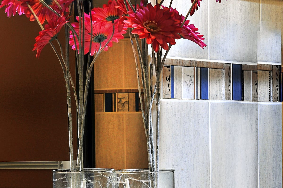 rainfall showerhead, free toiletries, hair dryer, towels