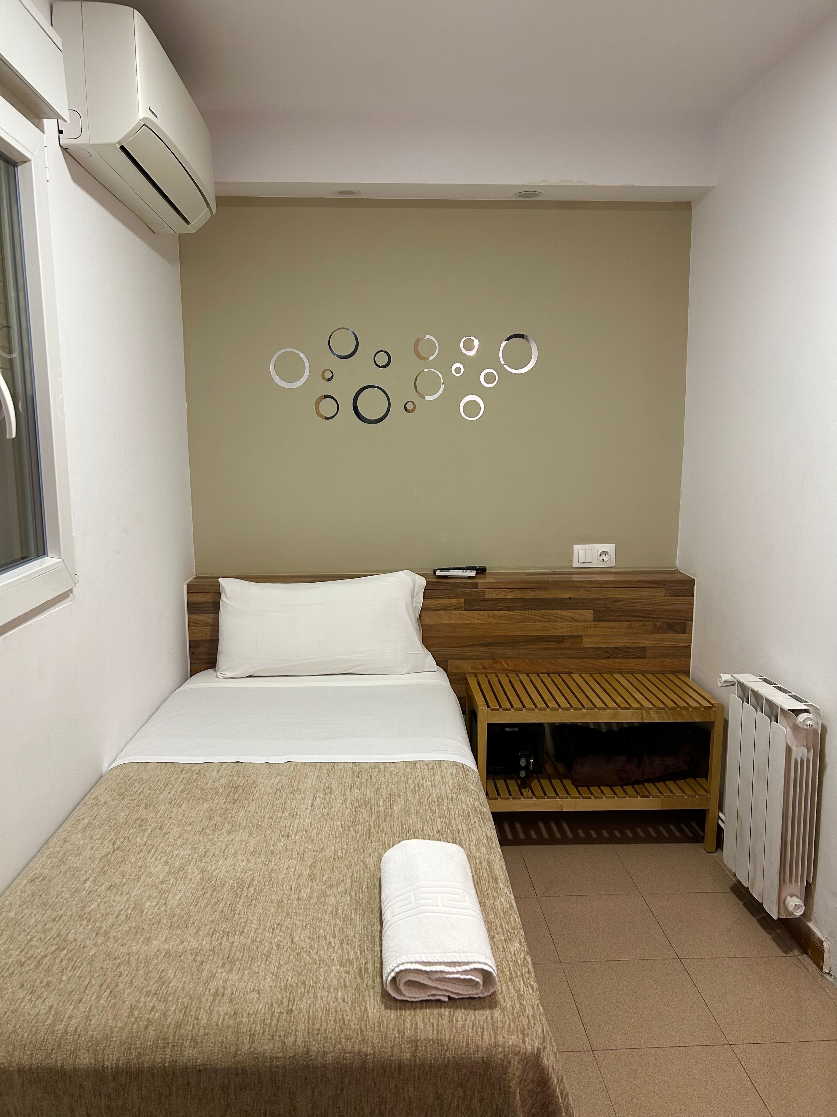 Basic Single Room, 1 Bedroom, Private Bathroom | In-room safe, iron/ironing board (on request), WiFi (free), bed sheets