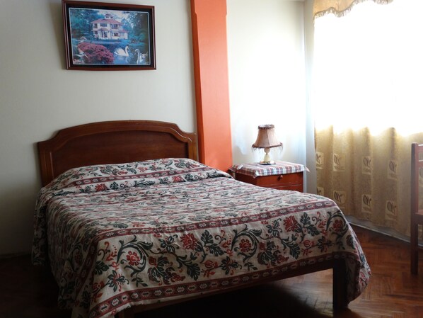 Chambre Double | Couette en duvet d'oie, décoration personnalisée, bureau