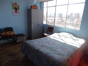 Dortoir Partagé (6 pax) | Couette en duvet d'oie, décoration personnalisée, bureau