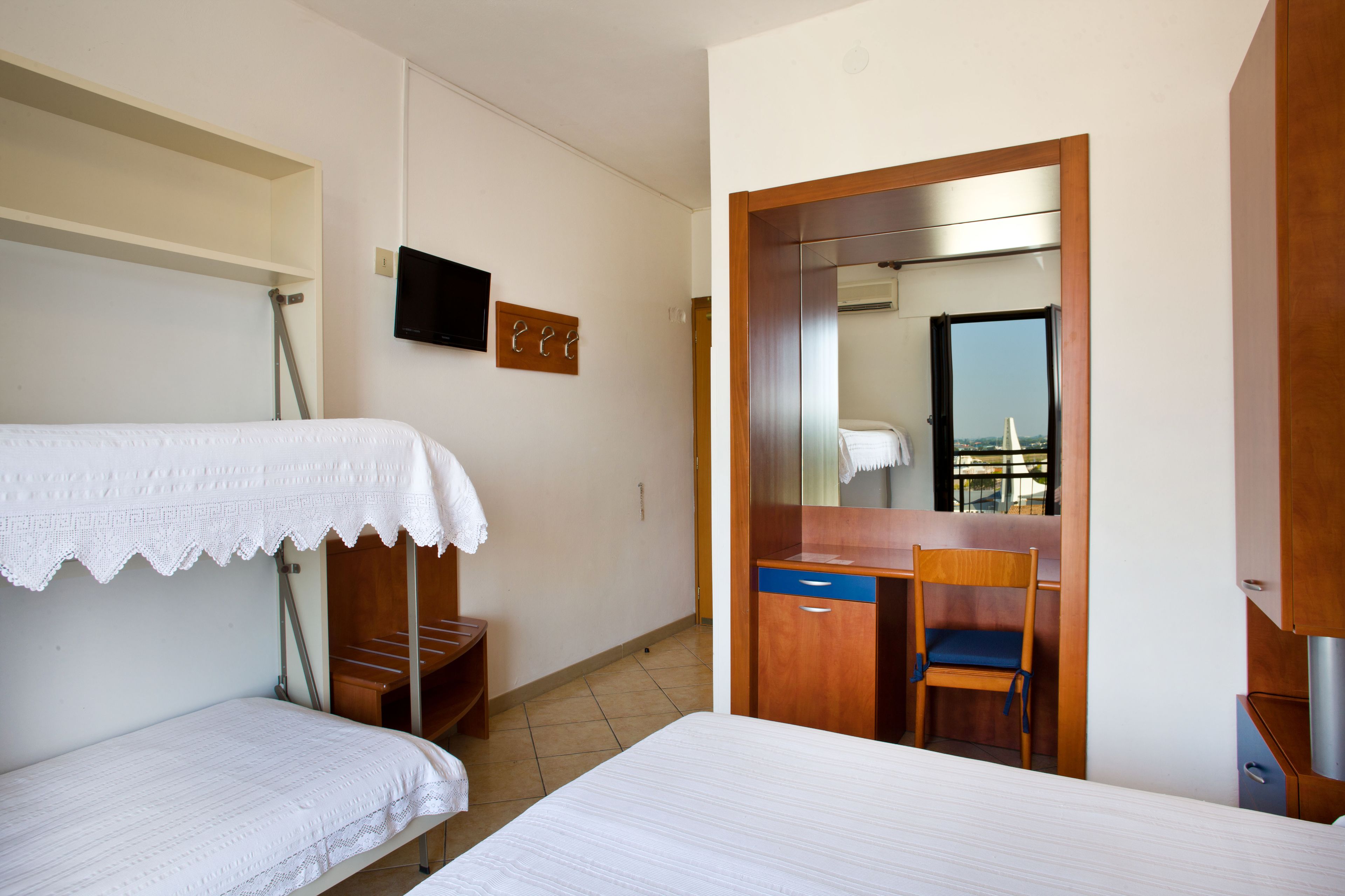 minibar, in-room safe, desk, bed sheets