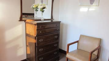 Cortinas blackout, tabla de planchar con plancha y wifi gratis