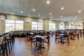 Free daily buffet breakfast - Drury Plaza Hotel Denver Westminster (Westminster)