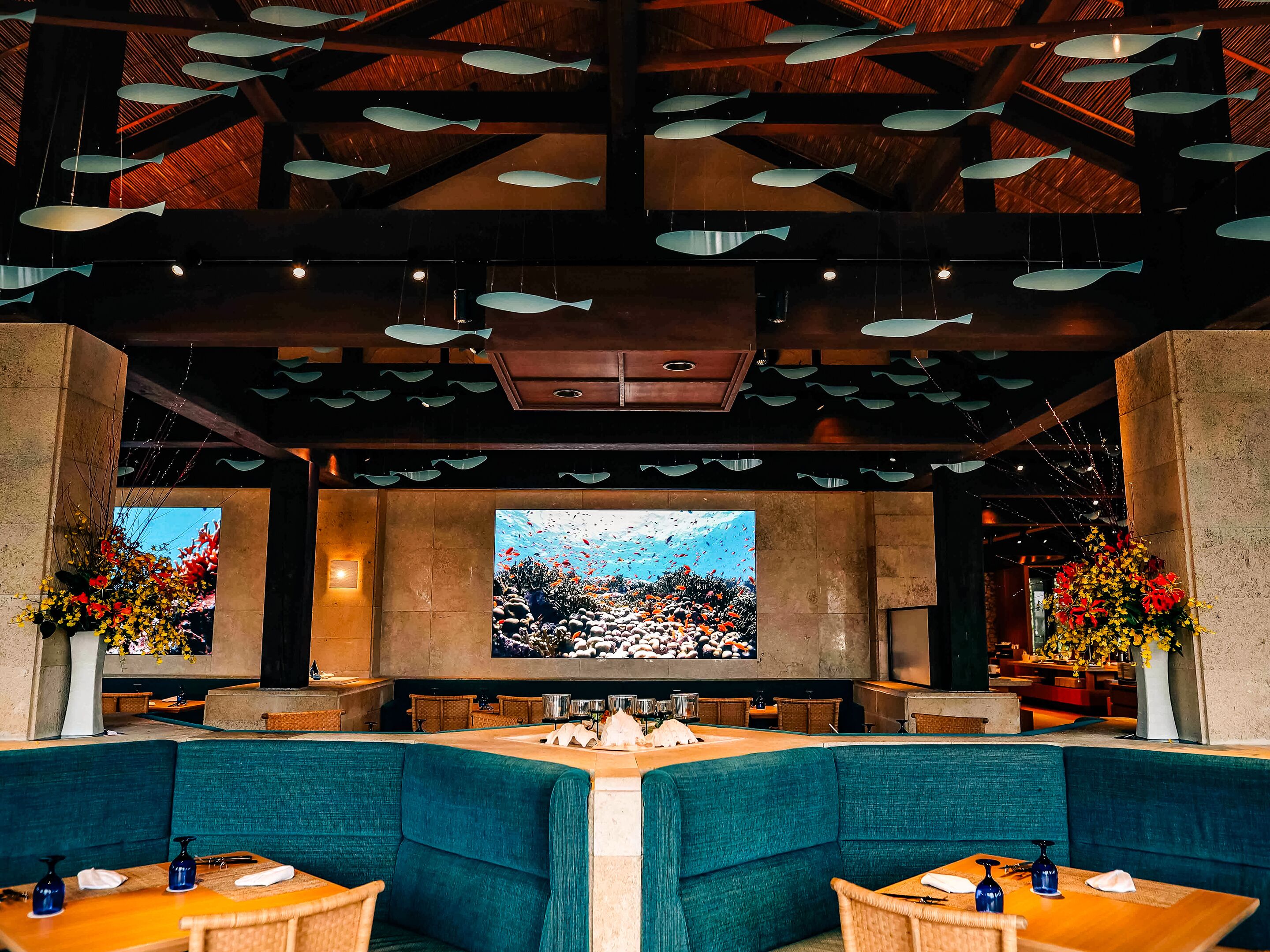 2 restaurants, breakfast served