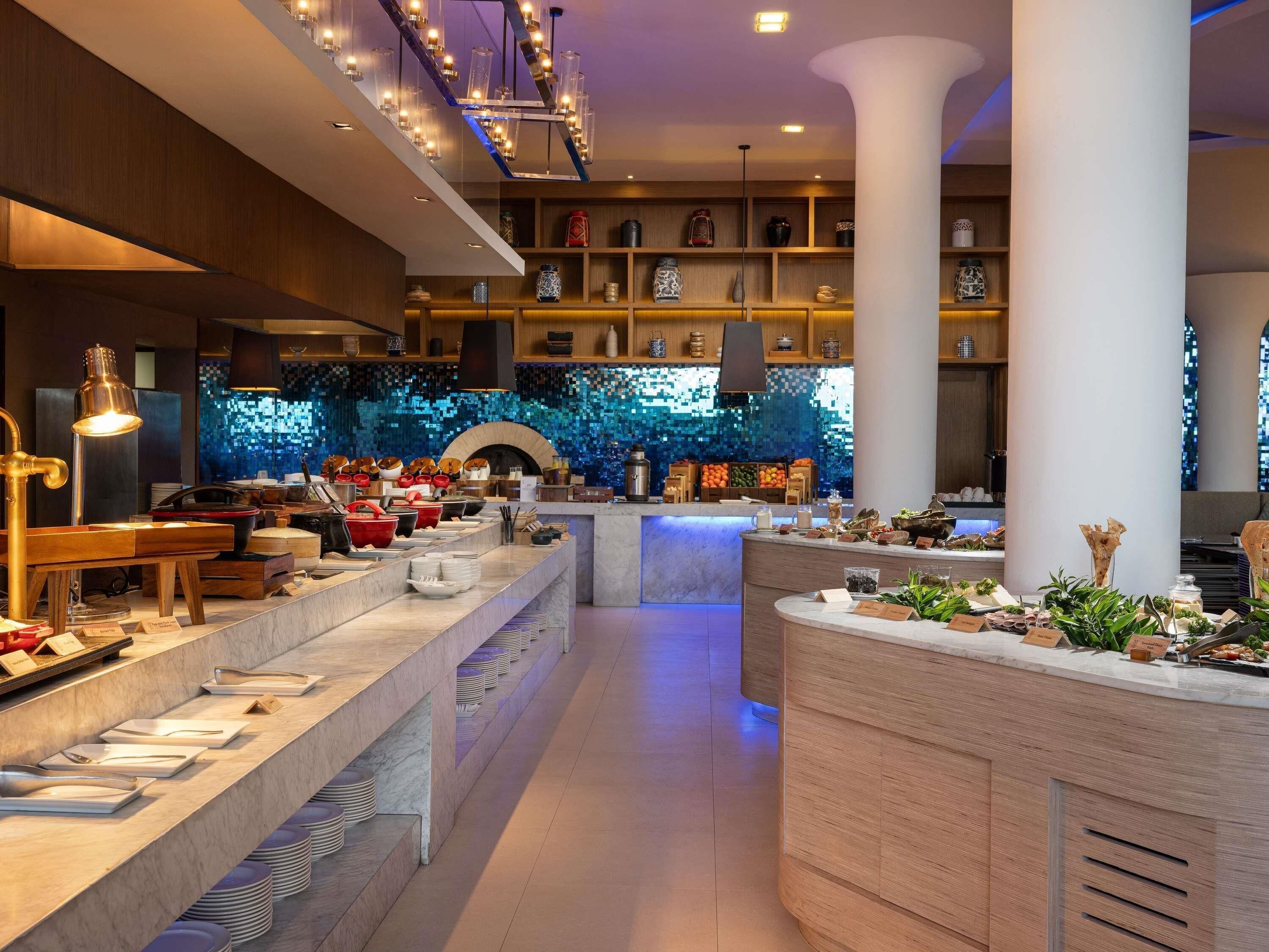 Daily buffet breakfast for a fee