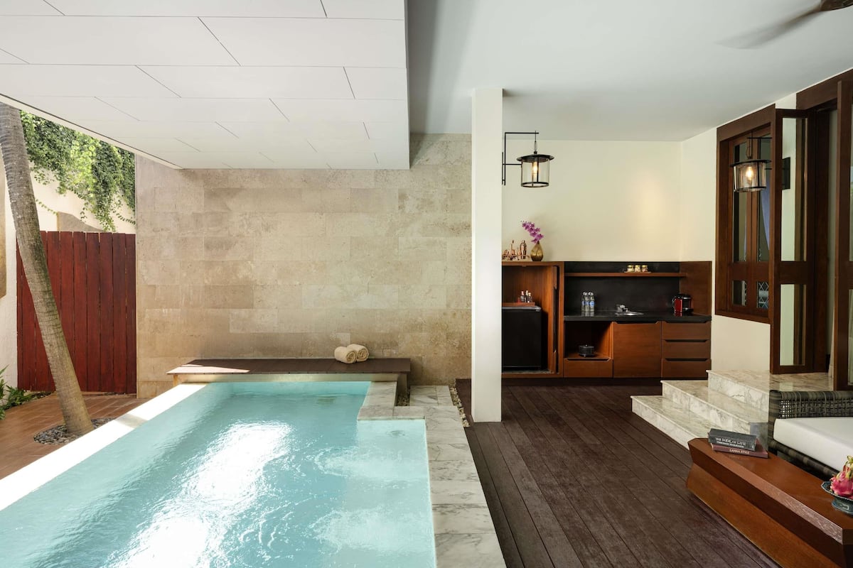 1 bedroom, premium bedding, down duvets, minibar