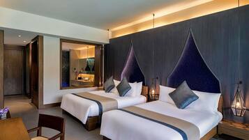 Deluxe Family Room, 1 King Bed & 1 Queen Bed | Hochwertige Bettwaren, Daunenbettdecken, Minibar, Zimmersafe