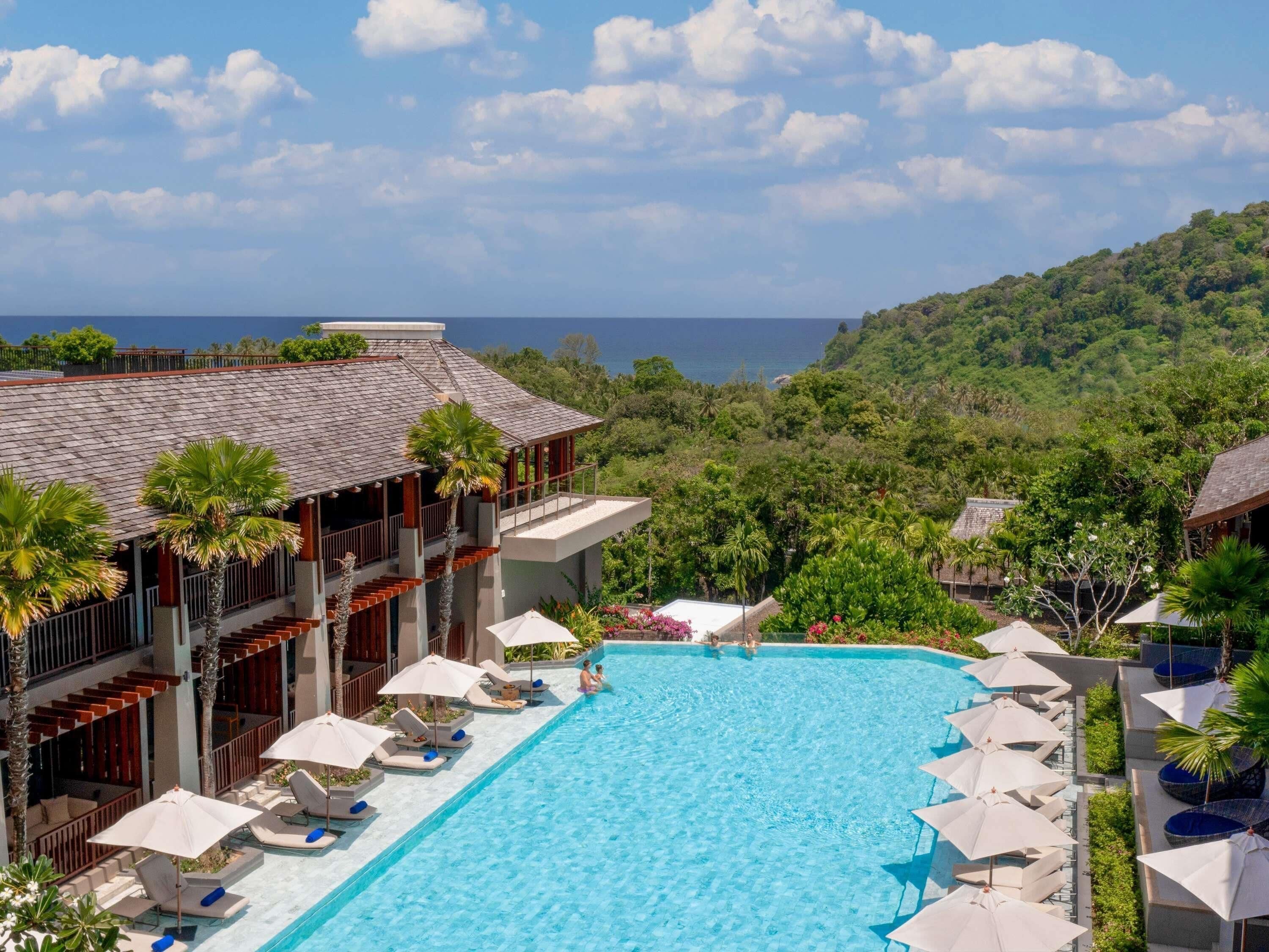 3 Außenpools, geöffnet von 08:00 Uhr bis 19:00 Uhr, Sonnenschirme