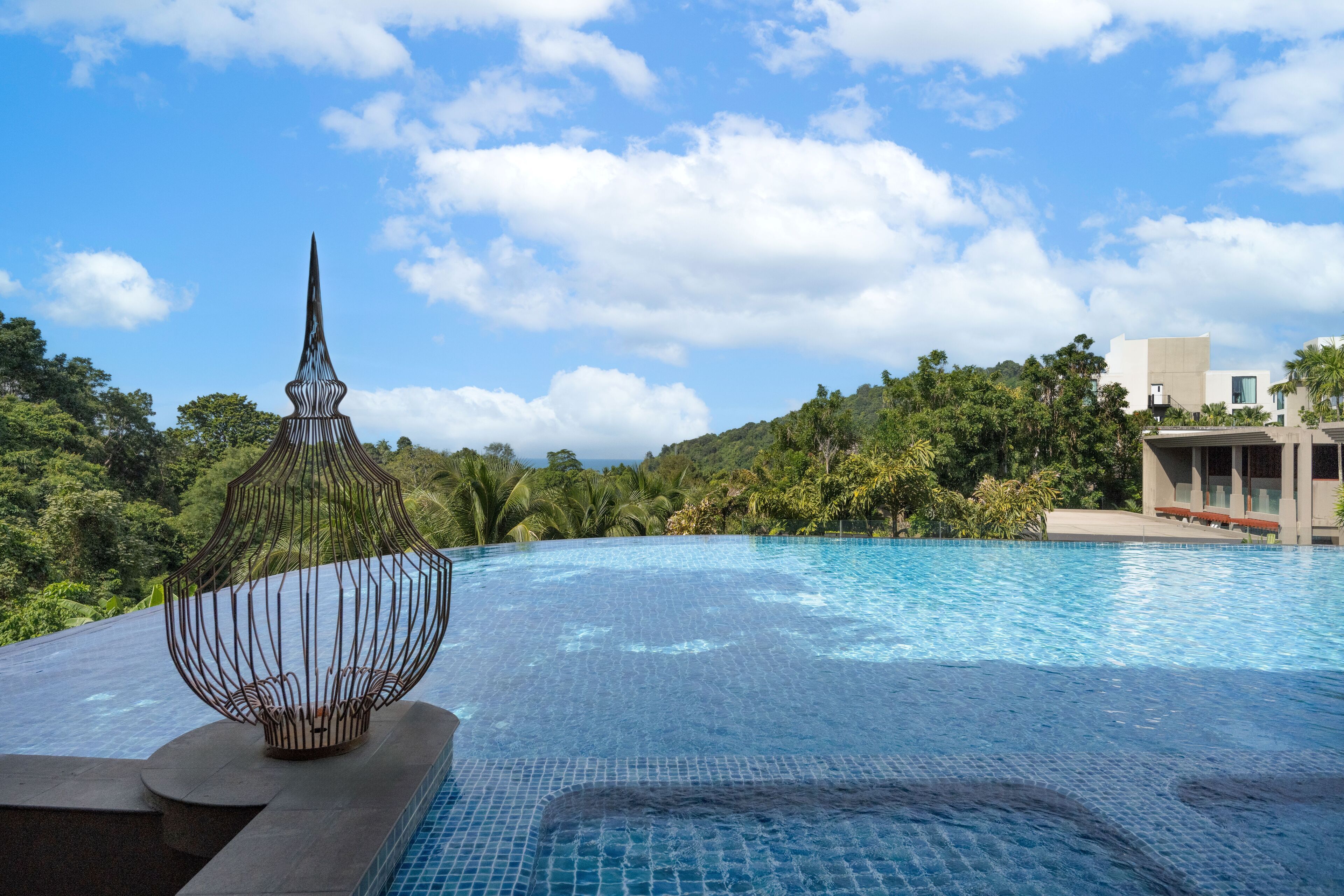 3 outdoor pools, open 8:00 am to 7:00 pm, pool umbrellas, pool loungers