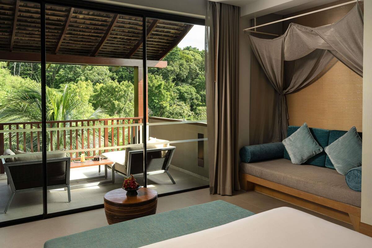 1 bedroom, premium bedding, down duvets, minibar
