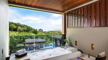 Premier Room, Whirlpool Bath, 1 King Bed | 高級寢具、羽絨被、迷你吧、房內夾萬