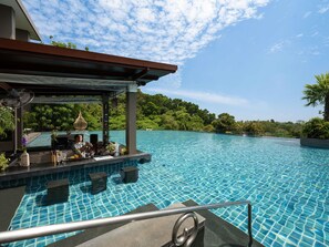 5 bars/lounges, 3 swim-up bars, 3 poolside bars - Avista Hideaway Phuket Patong - MGallery (Patong)