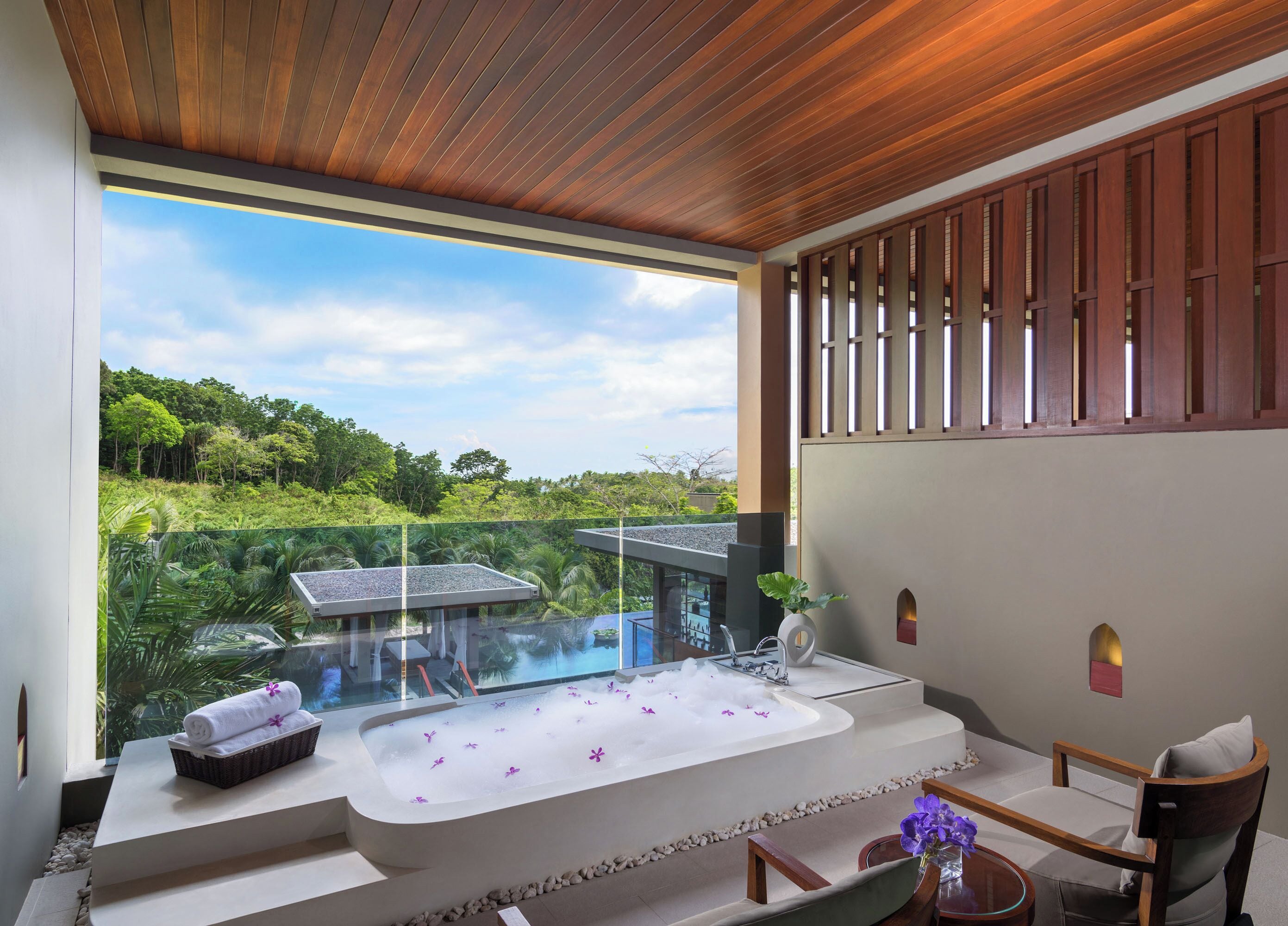 Premier Room, Whirlpool Bath, 1 King Bed | Balcony view