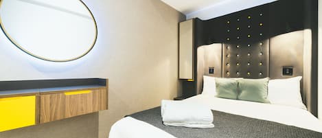 Habitación doble, sin ventanas | Caja de seguridad en la habitación, cortinas blackout y wifi gratis