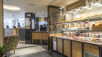 Se ofrece un desayuno continental (13 GBP por persona)