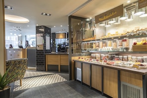 Kontinental frukost varje dag (GBP 13 per person)