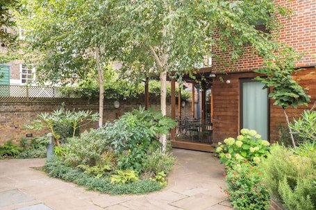 Garden. Point A Hotel London Liverpool Street