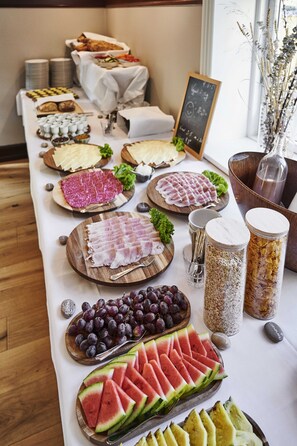 Free daily full breakfast