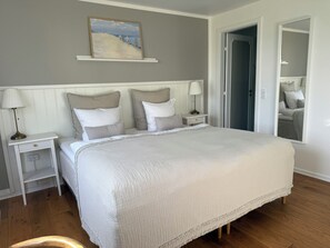 Premium bedding, pillow-top beds, minibar, individually decorated - Hotel Strandly Skagen (Skagen)