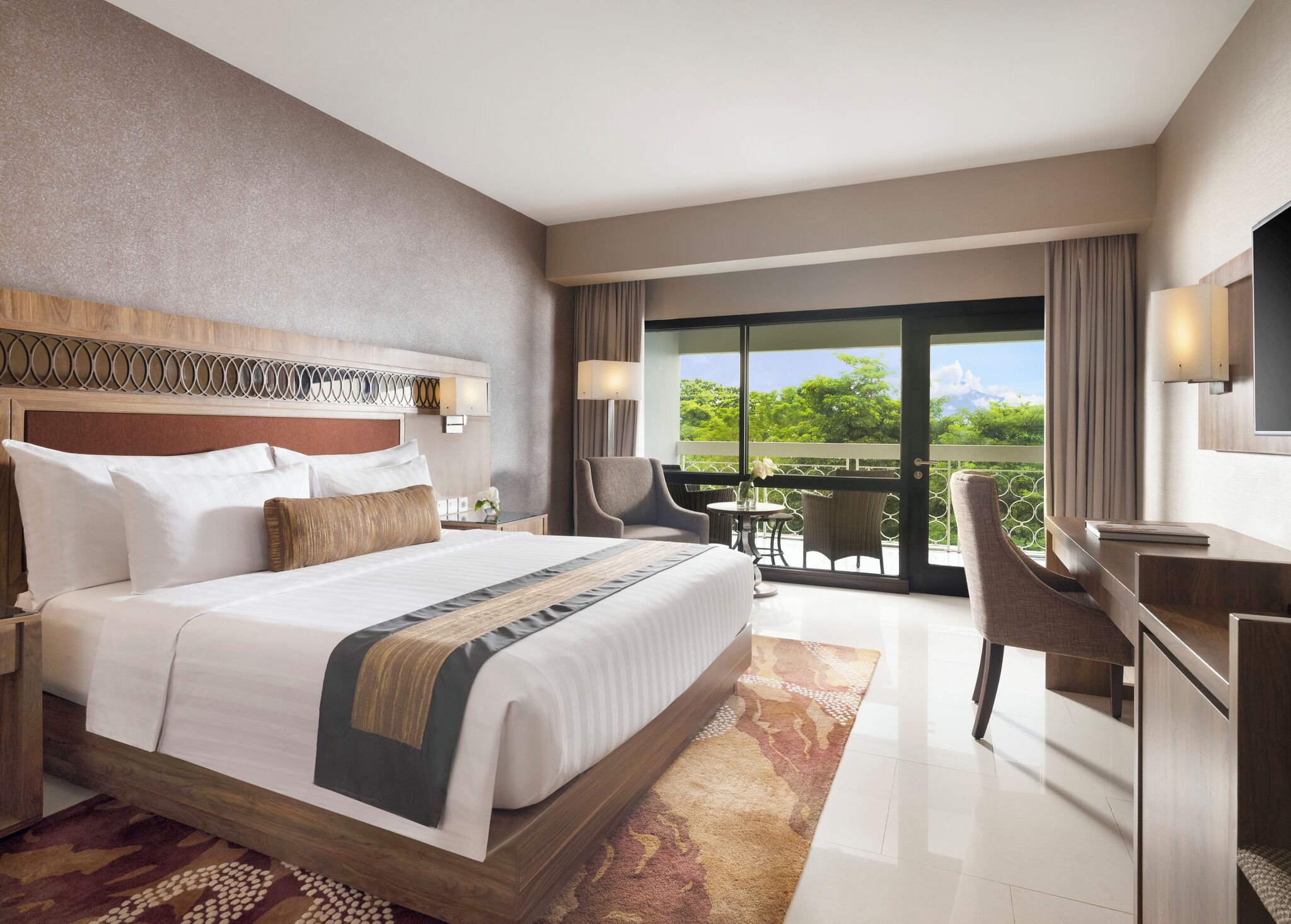 Premier Double Room | Premium bedding, minibar, in-room safe, desk