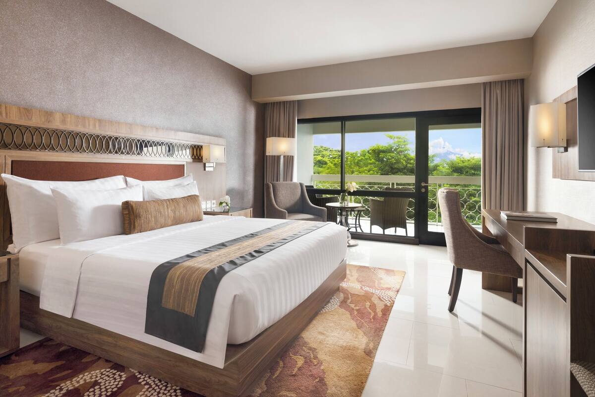 ห้องพรีเมียร์ดับเบิล | เครื่องนอนระดับพรีเมียม, มินิบาร์, ตู้นิรภัยในห้องพัก, โต๊ะทำงาน