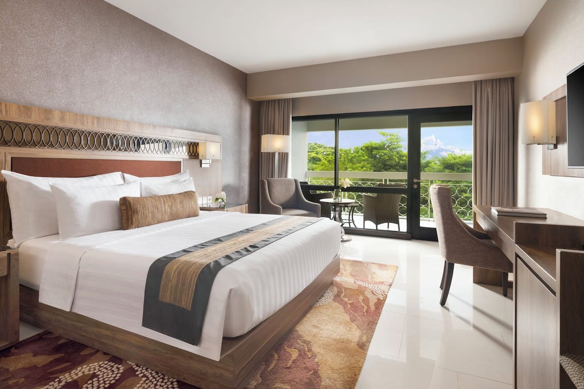 Premier Double Room | Premium bedding, minibar, in-room safe, desk