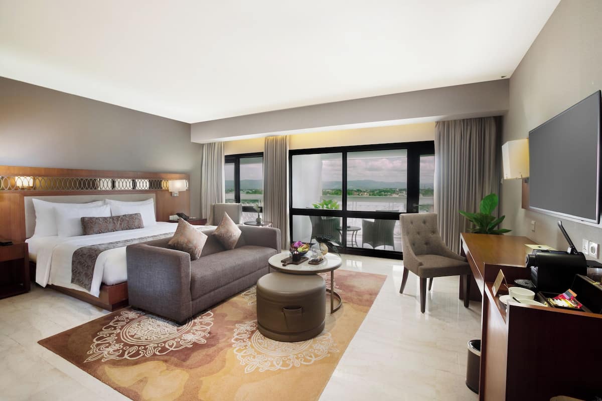 Junior Suite | Premium bedding, minibar, in-room safe, desk