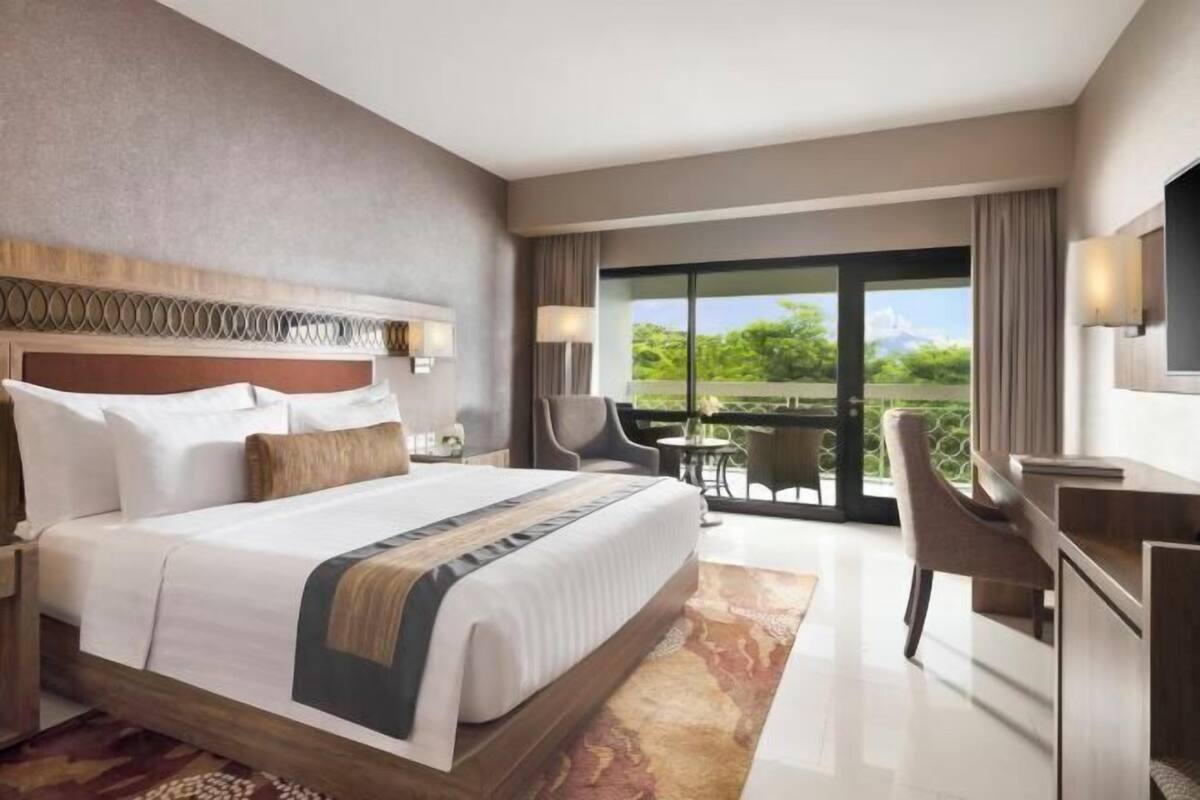 Sengetøy av topp kvalitet, minibar, safe på rommet og skrivebord